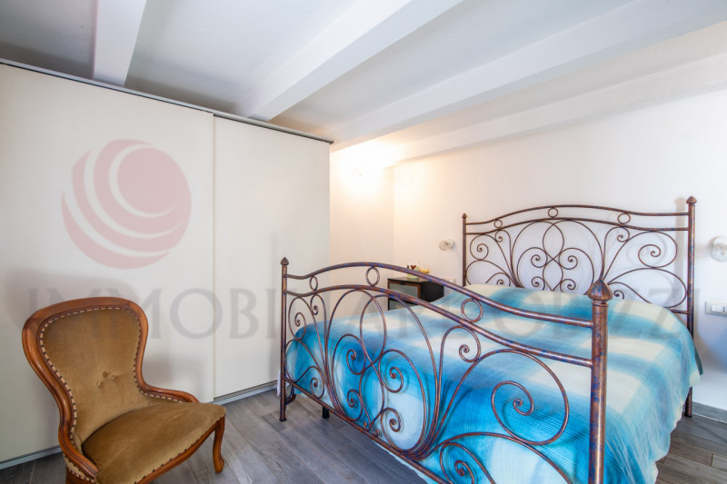 ALBIGNASEGO in zona Mandriola in vendita casa singola suddivisa in due appartamenti ideale quindi...