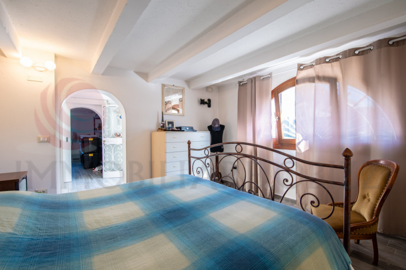 ALBIGNASEGO in zona Mandriola in vendita casa singola suddivisa in due appartamenti ideale quindi...