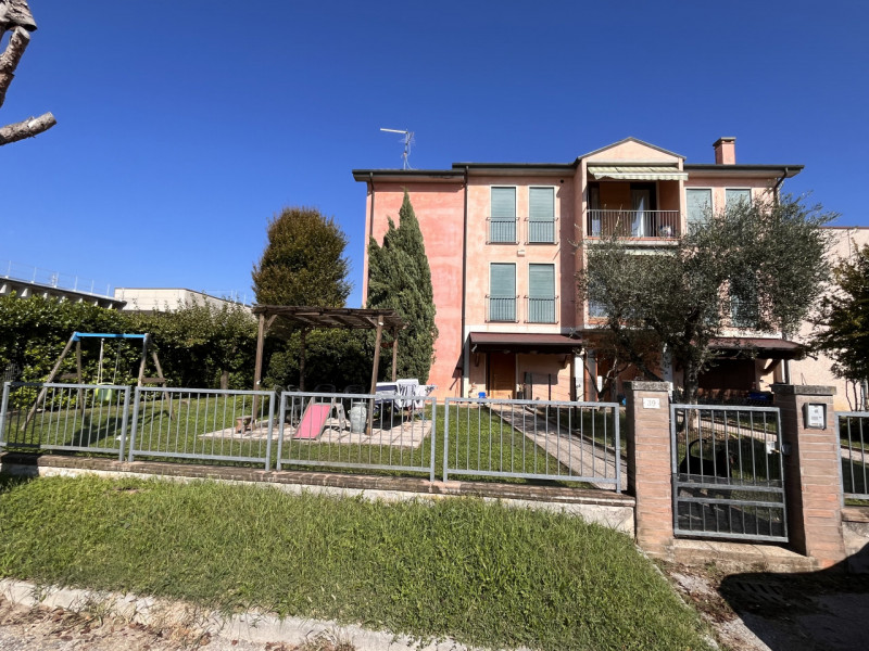 NANTO: Scopri questa valida soluzione di quadrilocale situato a di Ponte di Nanto, zona che offre...