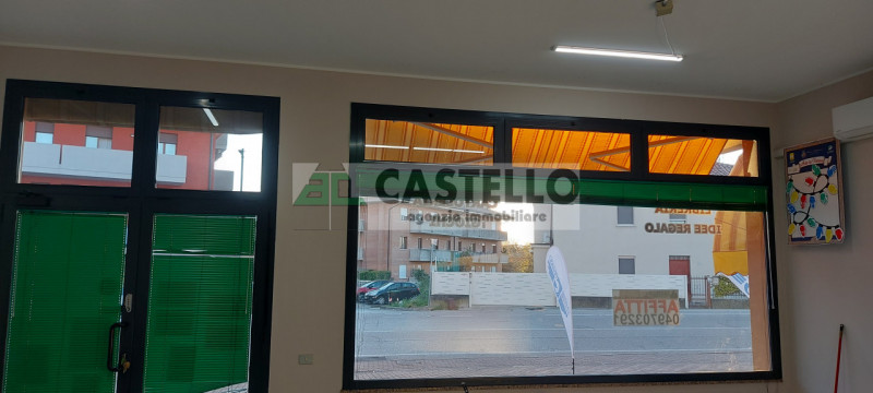 Vigodarzere in posizione centrale, fronte strada principale di passaggio, libero velocemente nego...