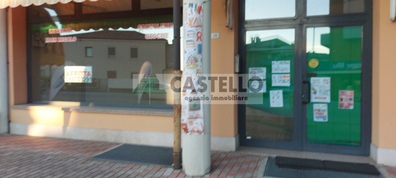 Vigodarzere in posizione centrale, fronte strada principale di passaggio, libero velocemente nego...