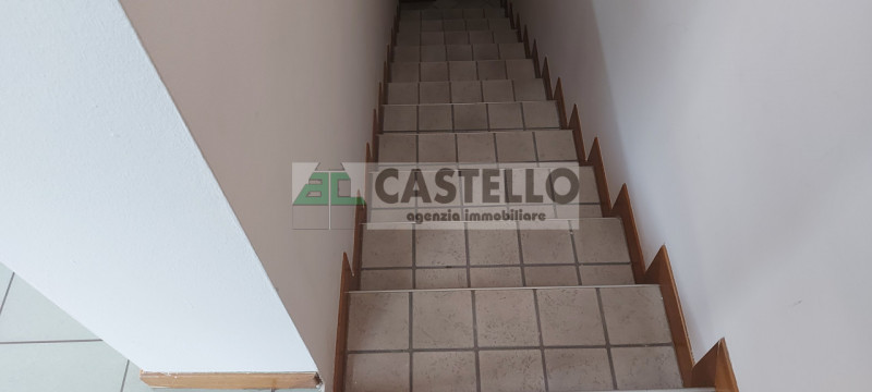 Vigodarzere in posizione centrale, fronte strada principale di passaggio, libero velocemente nego...