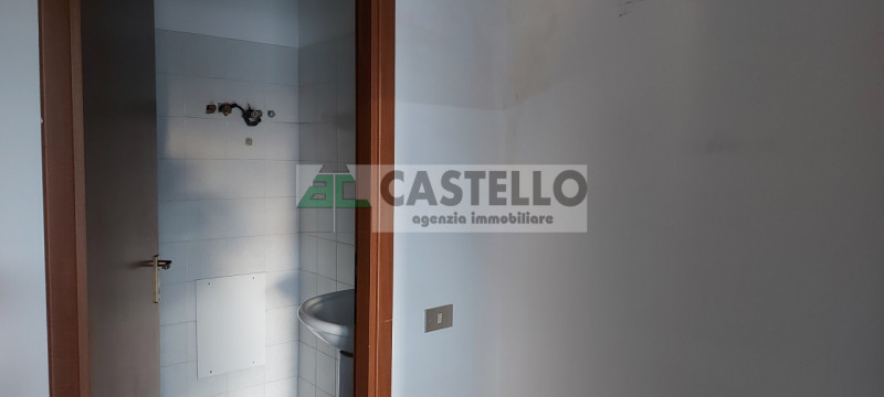 Vigodarzere in posizione centrale, fronte strada principale di passaggio, libero velocemente nego...