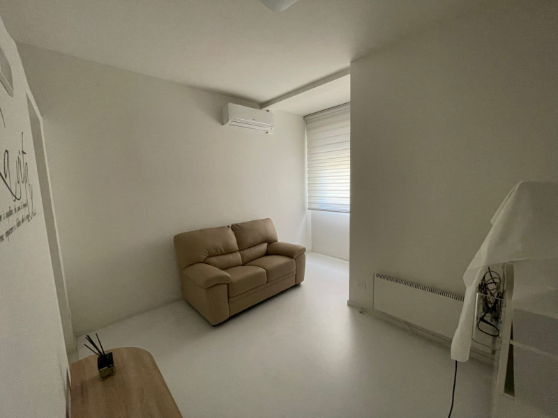 Scopri un'opportunità imperdibile nel cuore di Sarmeola, comune di Rubano! Ti presentiamo un eleg...