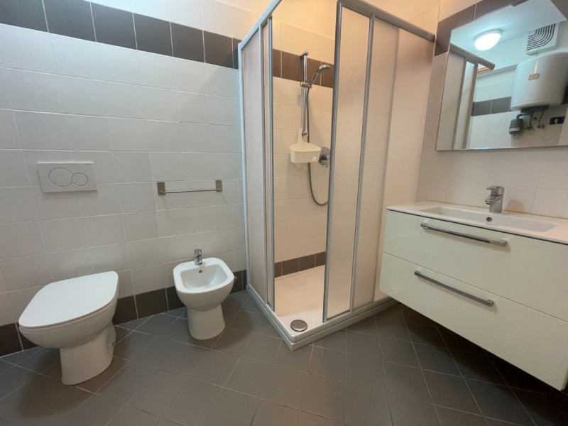 Affittasi a referenziati : studenti, lavoratori o professionisti, appartamento in via Savonarola ...