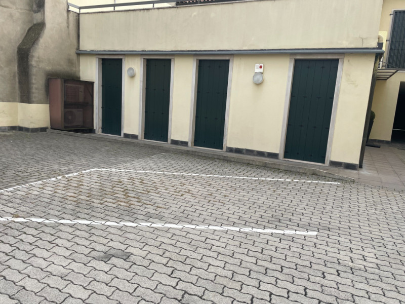 Affittasi a referenziati : studenti, lavoratori o professionisti, appartamento in via Savonarola ...