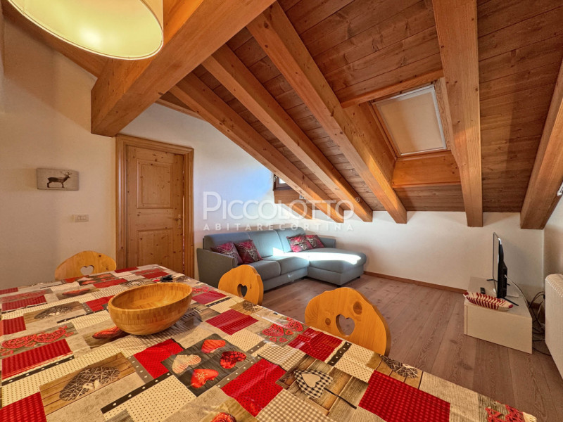 Rif. V5375 - Cortina d'Ampezzo - Attico Luminoso - Posto auto in garage

Scoprite un'opportunità ...