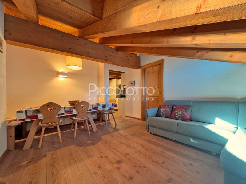 Rif. V5375 - Cortina d'Ampezzo - Attico Luminoso - Posto auto in garage

Scoprite un'opportunità ...