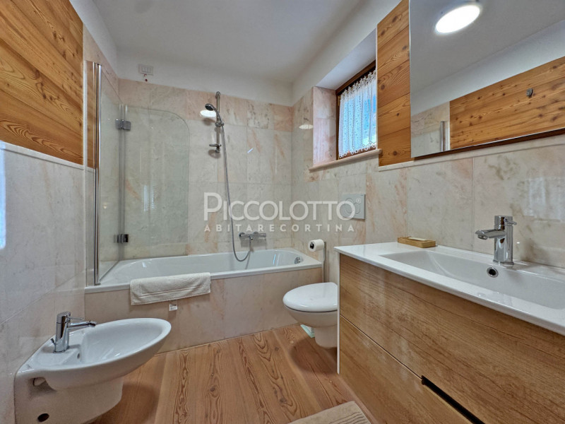 Rif. V5375 - Cortina d'Ampezzo - Attico Luminoso - Posto auto in garage

Scoprite un'opportunità ...