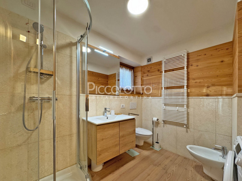 Rif. V5375 - Cortina d'Ampezzo - Attico Luminoso - Posto auto in garage

Scoprite un'opportunità ...