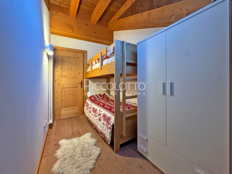 Rif. V5375 - Cortina d'Ampezzo - Attico Luminoso - Posto auto in garage

Scoprite un'opportunità ...