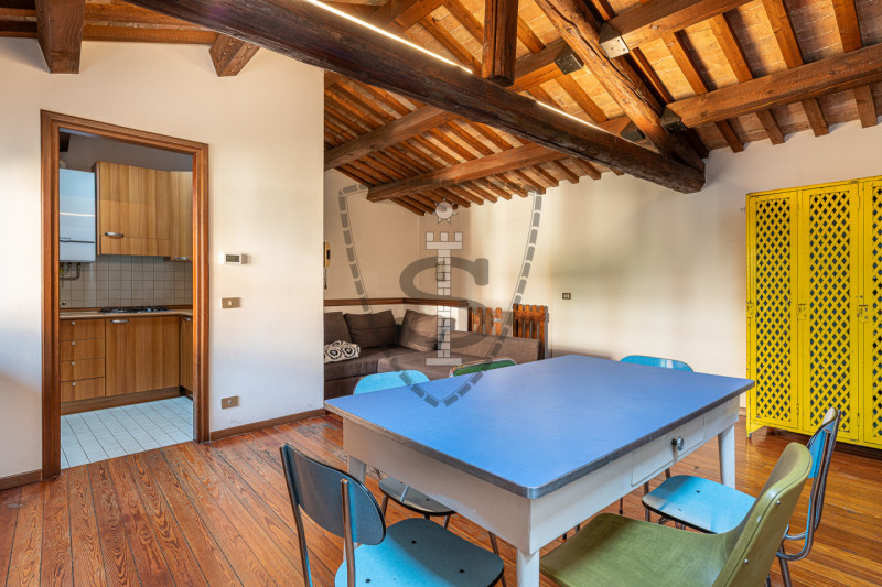 Proponiamo in vendita un bellissimo appartamento indipendente nel cuore del Centro Storico di Bas...