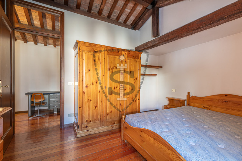 Proponiamo in vendita un bellissimo appartamento indipendente nel cuore del Centro Storico di Bas...