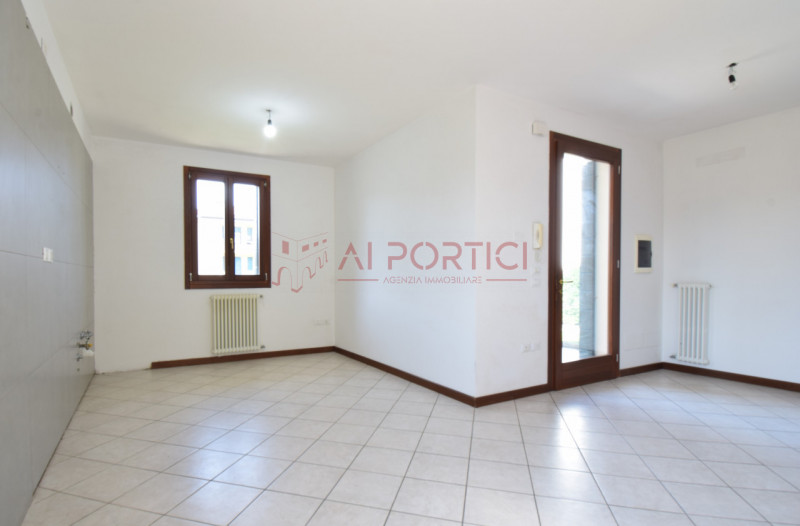 Comune di BRUGINE - Porzione di TRIFAMILIARE di testa, in contesto residenziale tranquillo e ben ...