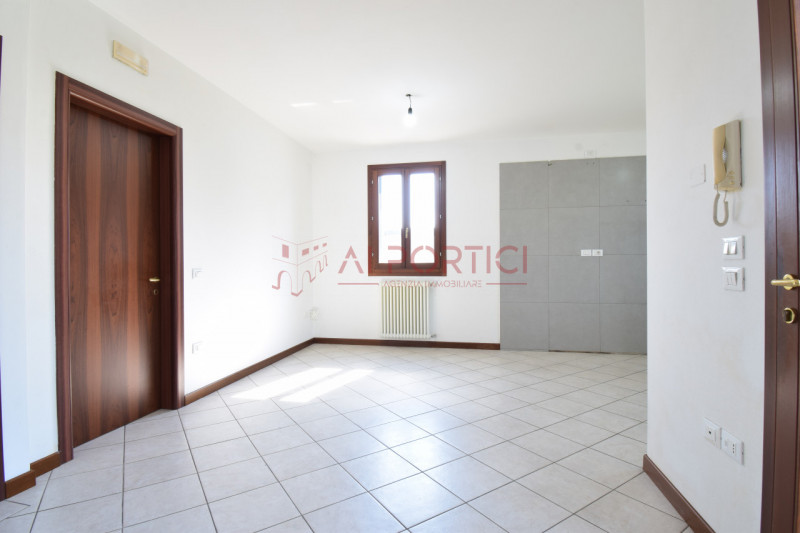 Comune di BRUGINE - Porzione di TRIFAMILIARE di testa, in contesto residenziale tranquillo e ben ...