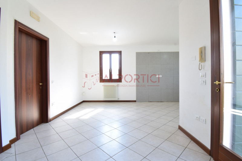 Comune di BRUGINE - Porzione di TRIFAMILIARE di testa, in contesto residenziale tranquillo e ben ...