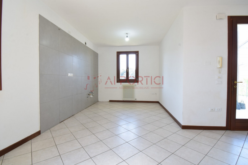 Comune di BRUGINE - Porzione di TRIFAMILIARE di testa, in contesto residenziale tranquillo e ben ...