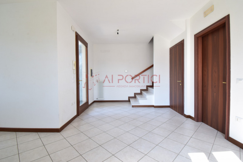 Comune di BRUGINE - Porzione di TRIFAMILIARE di testa, in contesto residenziale tranquillo e ben ...