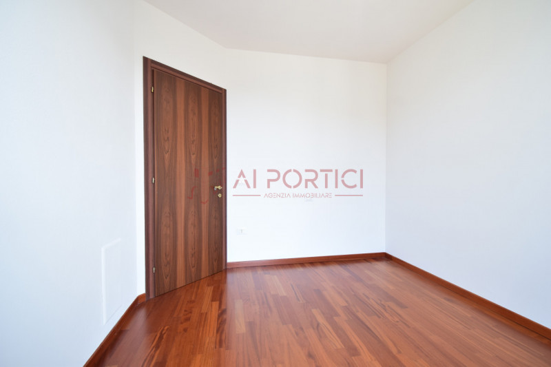 Comune di BRUGINE - Porzione di TRIFAMILIARE di testa, in contesto residenziale tranquillo e ben ...