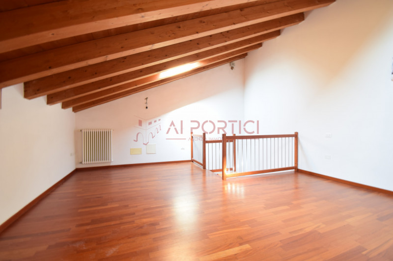 Comune di BRUGINE - Porzione di TRIFAMILIARE di testa, in contesto residenziale tranquillo e ben ...