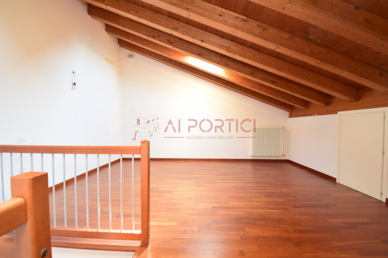 Comune di BRUGINE - Porzione di TRIFAMILIARE di testa, in contesto residenziale tranquillo e ben ...