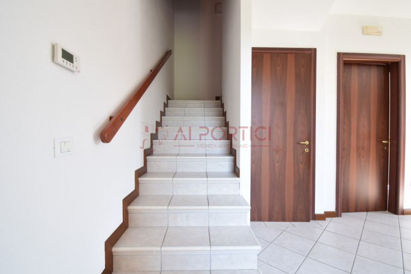 Comune di BRUGINE - Porzione di TRIFAMILIARE di testa, in contesto residenziale tranquillo e ben ...