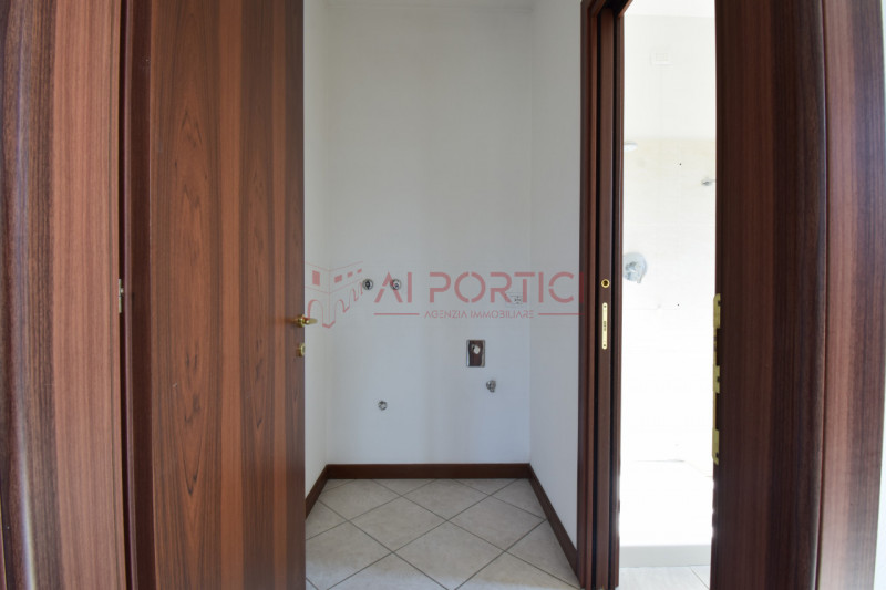 Comune di BRUGINE - Porzione di TRIFAMILIARE di testa, in contesto residenziale tranquillo e ben ...