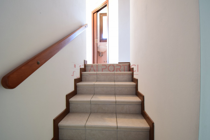 Comune di BRUGINE - Porzione di TRIFAMILIARE di testa, in contesto residenziale tranquillo e ben ...