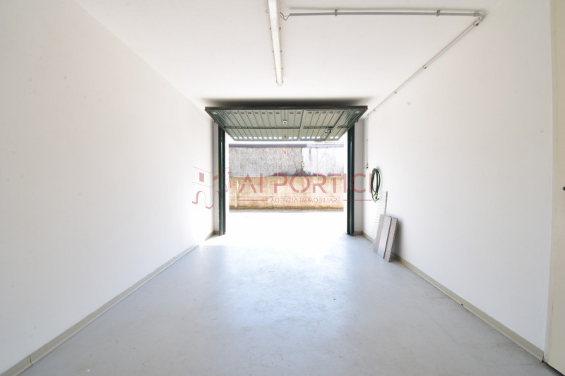 Comune di BRUGINE - Porzione di TRIFAMILIARE di testa, in contesto residenziale tranquillo e ben ...