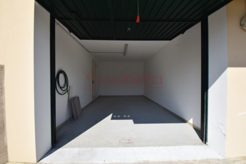 Comune di BRUGINE - Porzione di TRIFAMILIARE di testa, in contesto residenziale tranquillo e ben ...