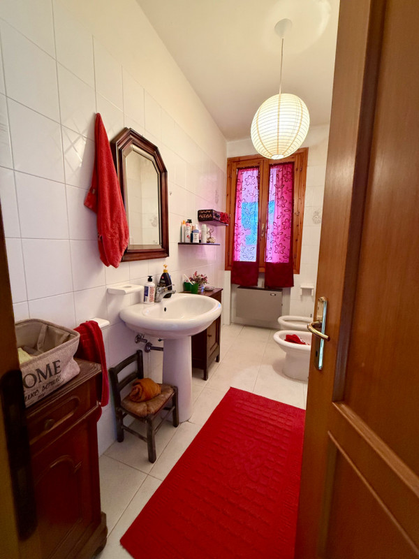 COMPOSIZIONE:
Favolosa villetta singola situata a Valbona composta al piano terra da ampia e lumi...