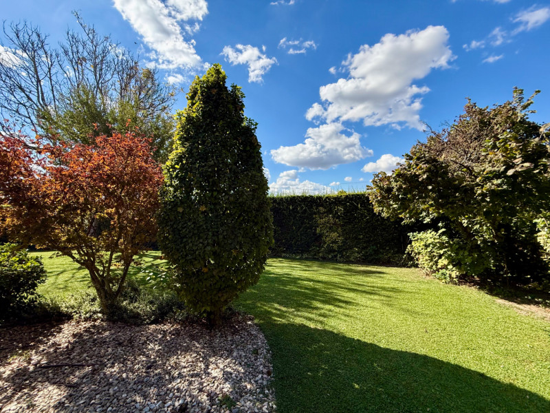 COMPOSIZIONE:
Favolosa villetta singola situata a Valbona composta al piano terra da ampia e lumi...