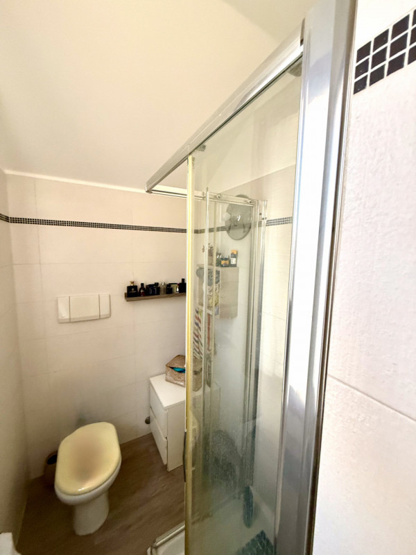 COMPOSIZIONE:
Favolosa villetta singola situata a Valbona composta al piano terra da ampia e lumi...