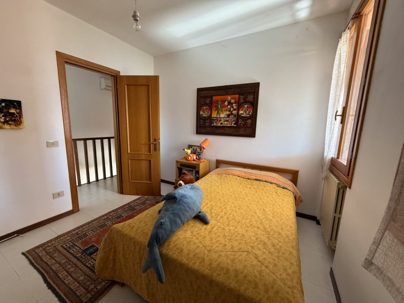 COMPOSIZIONE:
Favolosa villetta singola situata a Valbona composta al piano terra da ampia e lumi...