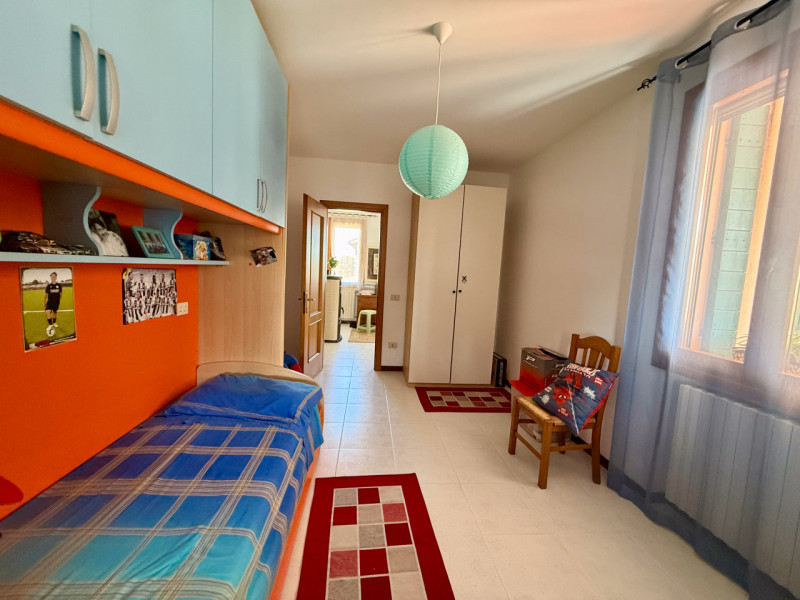 COMPOSIZIONE:
Favolosa villetta singola situata a Valbona composta al piano terra da ampia e lumi...