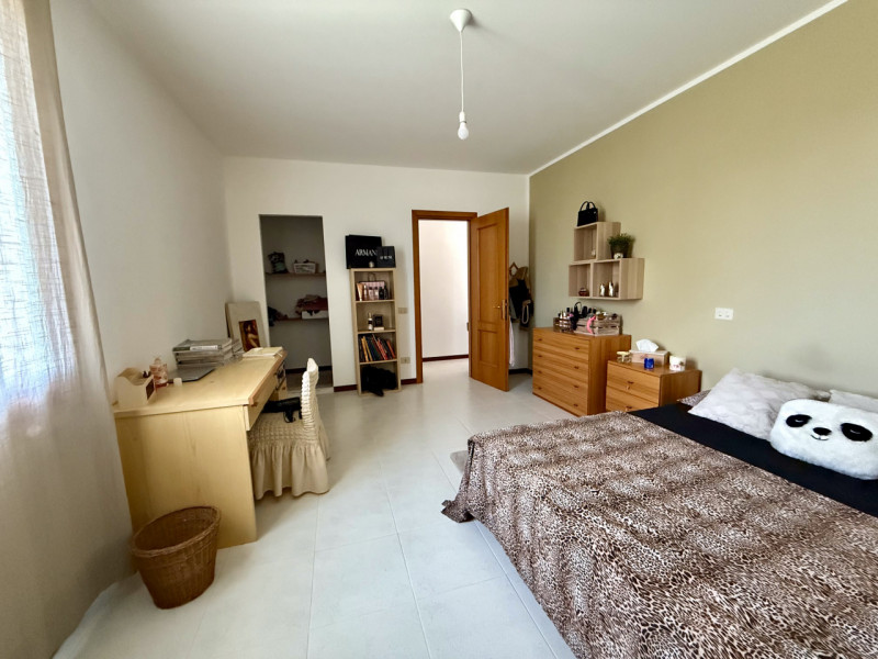 COMPOSIZIONE:
Favolosa villetta singola situata a Valbona composta al piano terra da ampia e lumi...