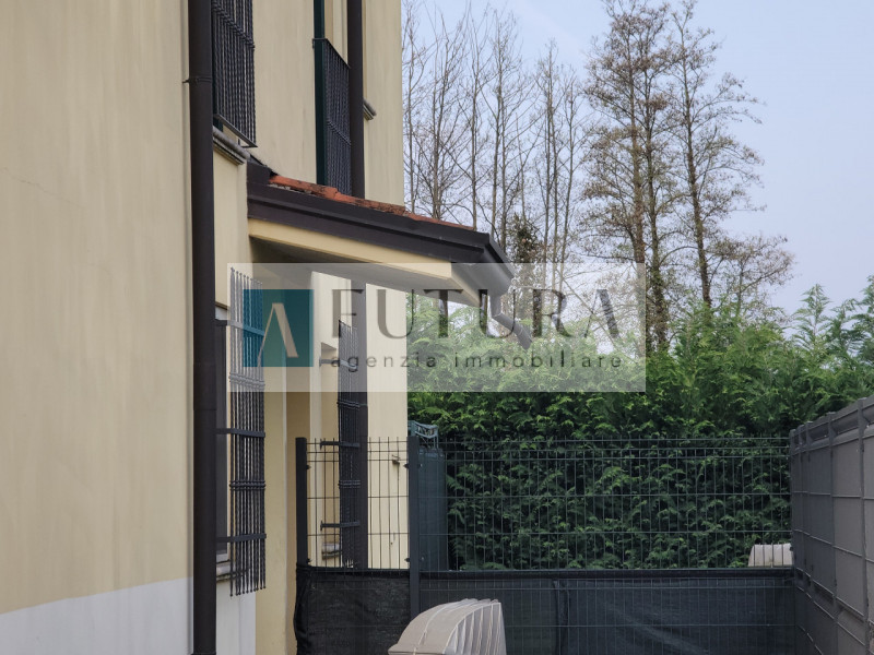 Deliziosa casa indipendente con giardino di circa 85 mq con garage di circa 18,5 mq e posto auto ...