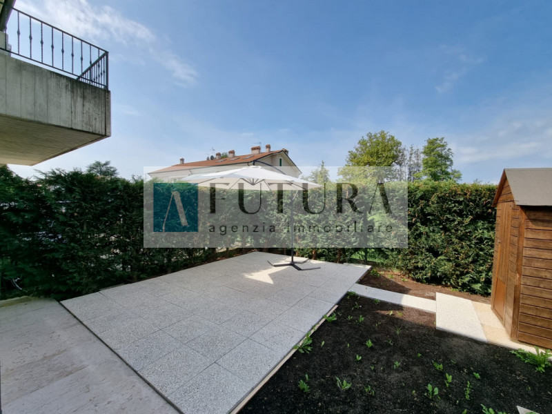 Deliziosa casa indipendente con giardino di circa 85 mq con garage di circa 18,5 mq e posto auto ...