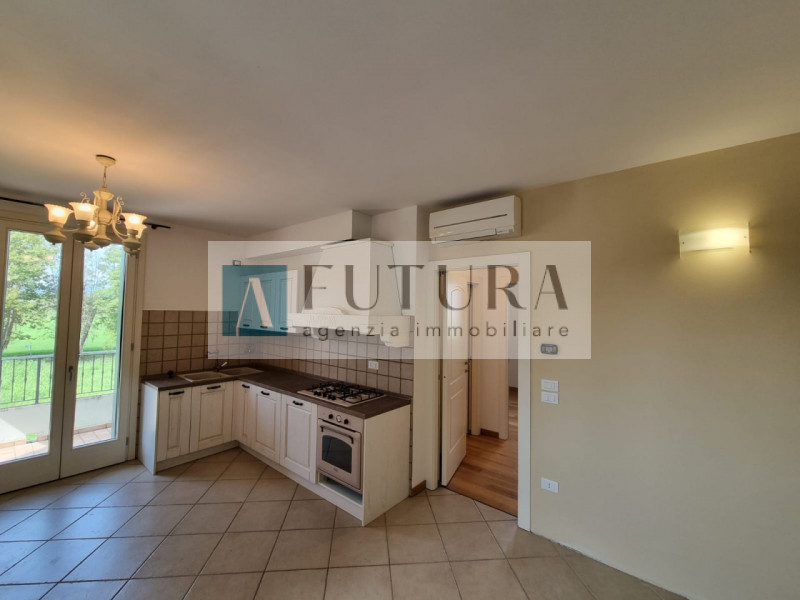 Deliziosa casa indipendente con giardino di circa 85 mq con garage di circa 18,5 mq e posto auto ...