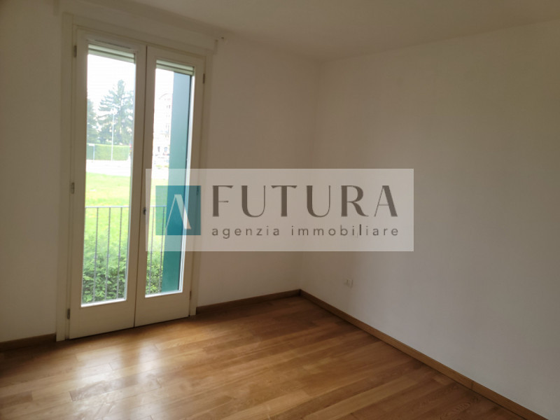 Deliziosa casa indipendente con giardino di circa 85 mq con garage di circa 18,5 mq e posto auto ...