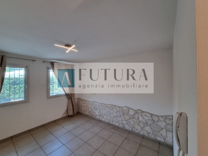 Deliziosa casa indipendente con giardino di circa 85 mq con garage di circa 18,5 mq e posto auto ...