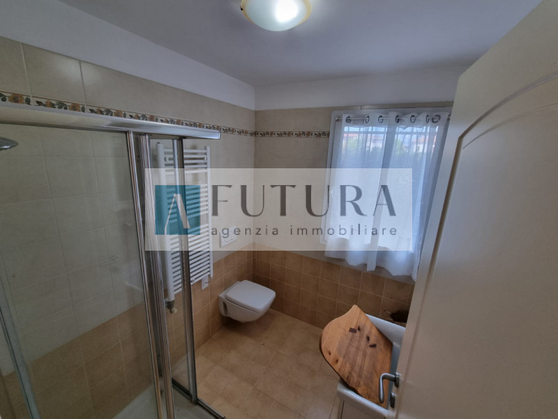 Deliziosa casa indipendente con giardino di circa 85 mq con garage di circa 18,5 mq e posto auto ...