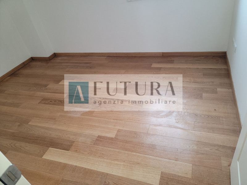 Deliziosa casa indipendente con giardino di circa 85 mq con garage di circa 18,5 mq e posto auto ...