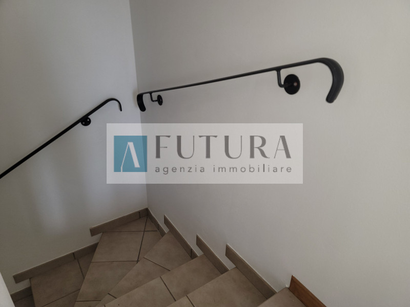 Deliziosa casa indipendente con giardino di circa 85 mq con garage di circa 18,5 mq e posto auto ...