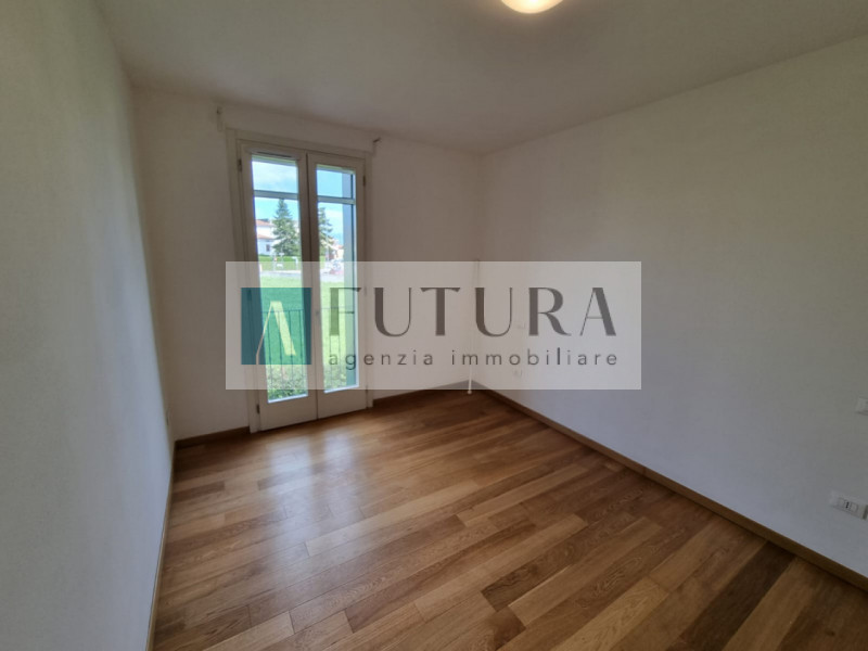 Deliziosa casa indipendente con giardino di circa 85 mq con garage di circa 18,5 mq e posto auto ...