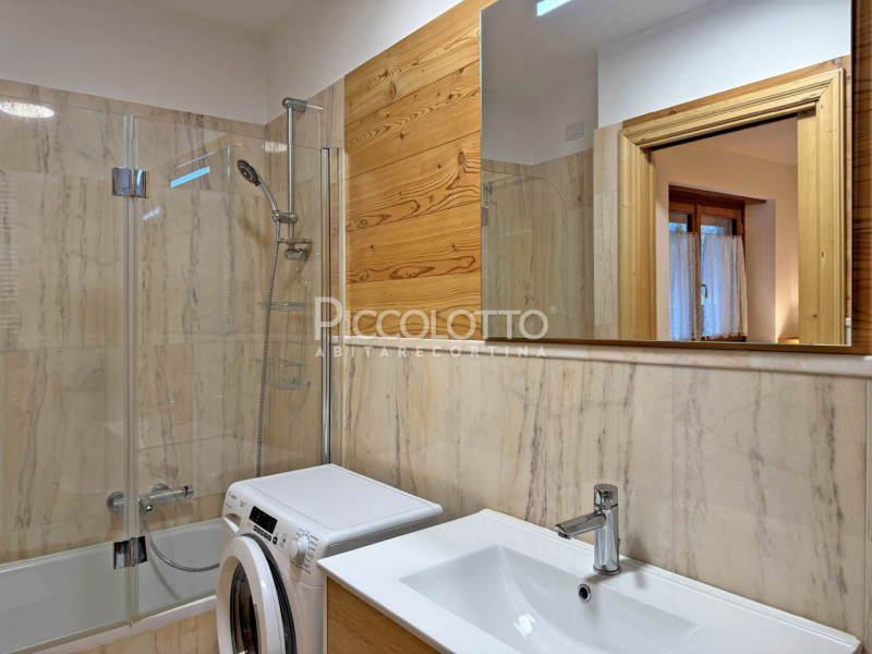 Rif. V5376 - Cortina d'Ampezzo, una delle località sciistiche più prestigiose al mondo. Questo im...