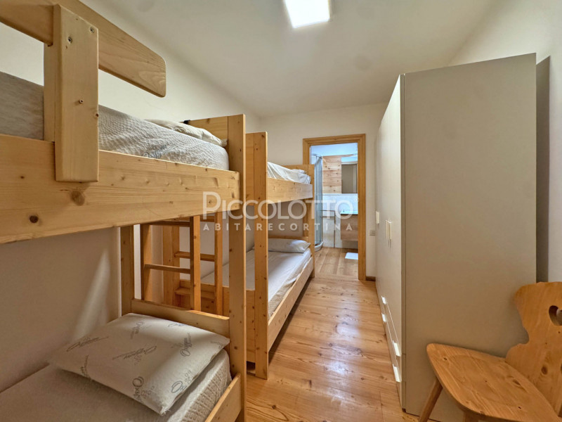 Rif. V5376 - Cortina d'Ampezzo, una delle località sciistiche più prestigiose al mondo. Questo im...