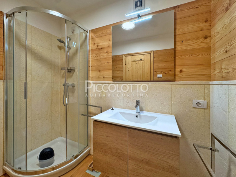 Rif. V5376 - Cortina d'Ampezzo, una delle località sciistiche più prestigiose al mondo. Questo im...