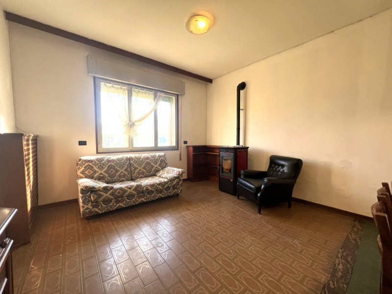 In zona verde e riservata a Marsango, proponiamo in esclusiva questa spaziosa casa singola svilup...