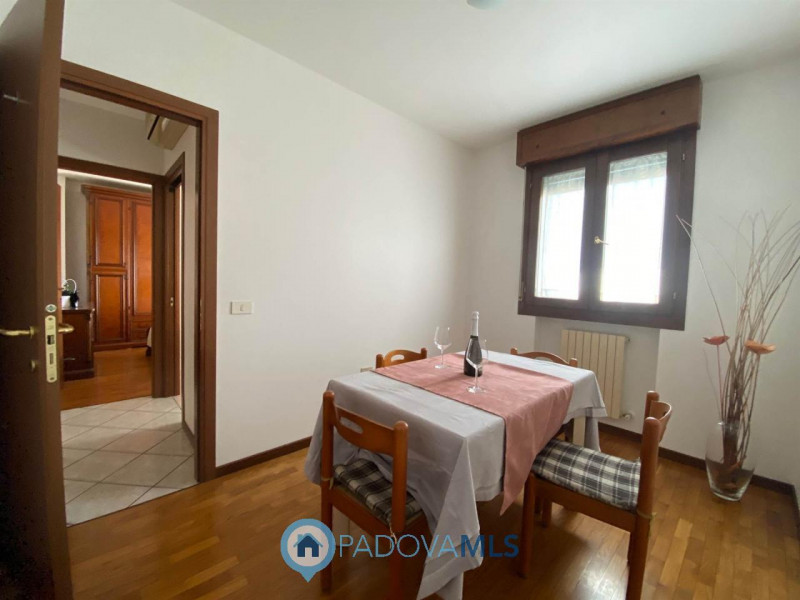 Immobile in esclusiva al Gruppo Padova MLS.
APPARTAMENTO A MONSELICE.
In località San Bortolo, ot...